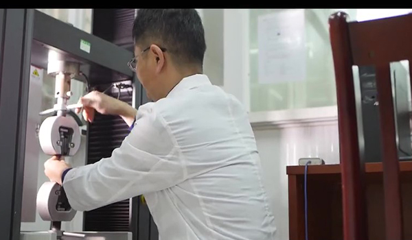 probador de tracci&oacute;n para perfiles de aluminio