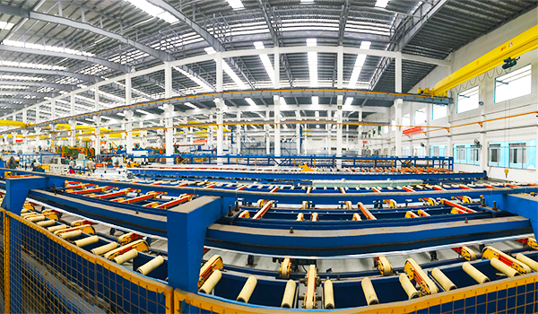 ¿Cuál es el rango de producción de la máquina de extrusión?