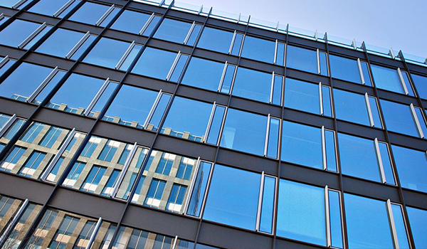 El muro cortina verde de uso común