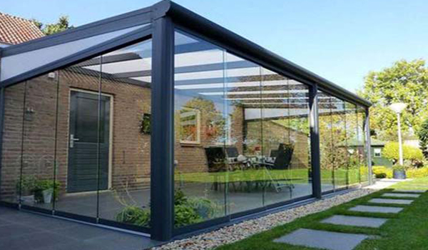 El material diferente para hacer la sala de sol